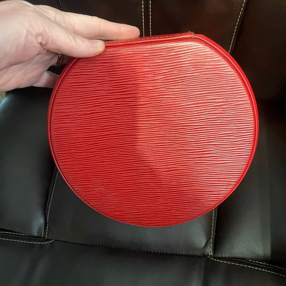 Louis Vuitton Bold Red Epi Leather Cosmetic Case - Picture 5 of 10